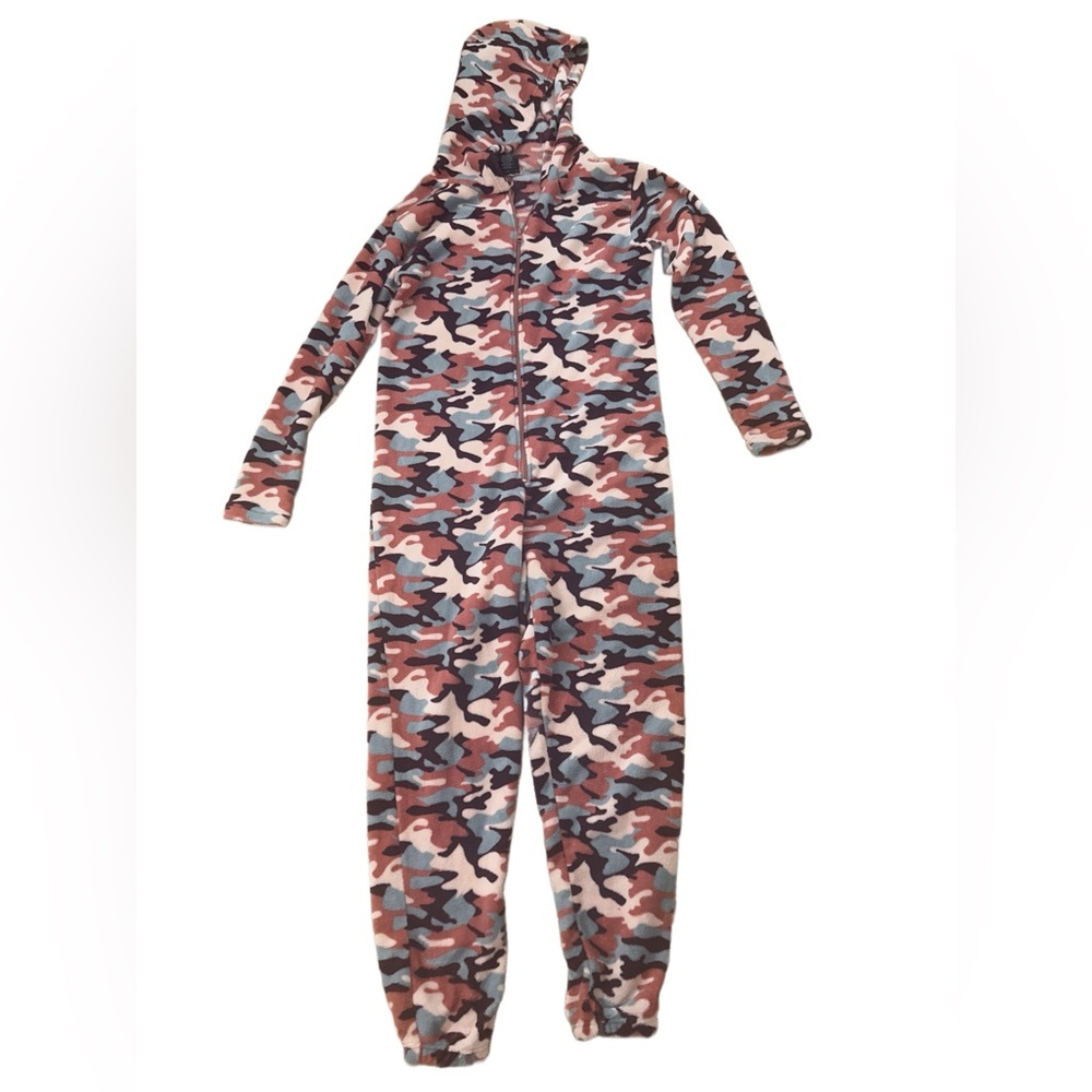Rue 21 size medium camouflage camo full body sleepwear sleep Pajamas rue21